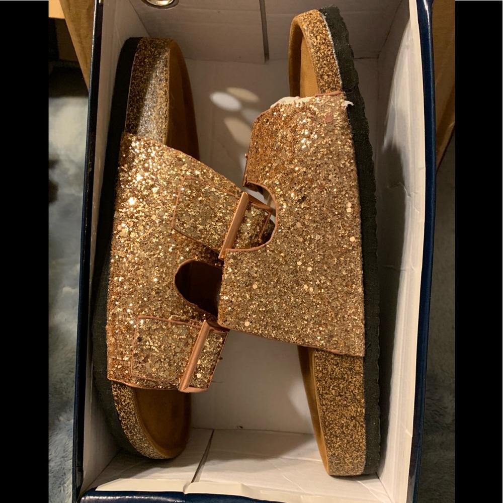 SUPER CUTE rose gold slip on’s